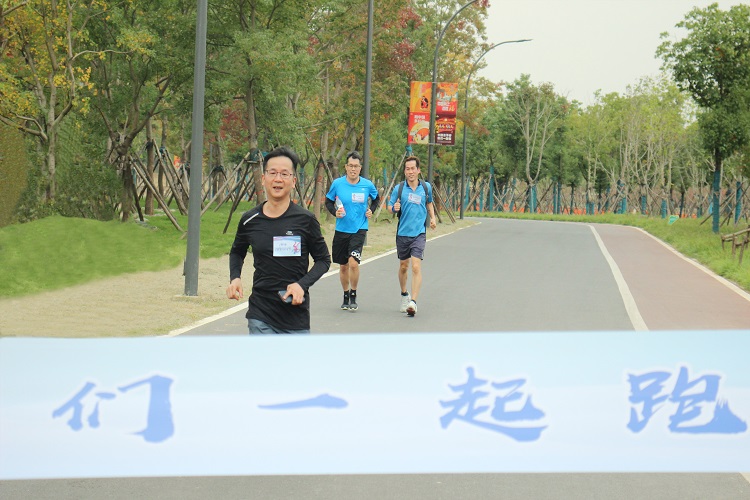 康寧顯示科技徑河公園5公里跑步